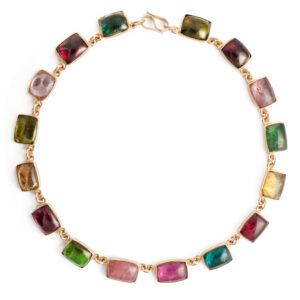 Kette mit Edelsteinen